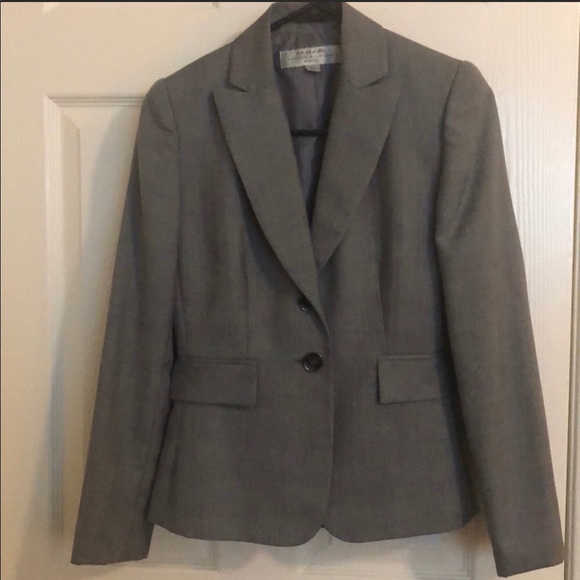 Tahari pants and blazer suit. - Picture 4 of 7